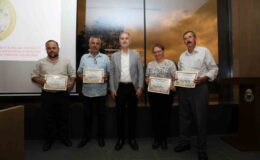 ’Ana Arı Yetiştiriciliği’ kursunu başarıyla bitiren kursiyerler sertifikalarını aldı