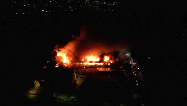 Avcılar’da mobilya fabrikasındaki yangın havadan görüntülendi