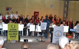 Ayvalık – Küçükköy Halk Müziği’nin konserine ilgi yoğun oldu