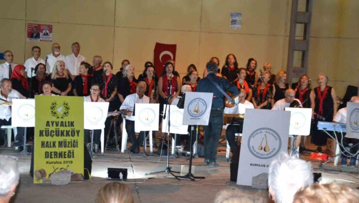 Ayvalık – Küçükköy Halk Müziği’nin konserine ilgi yoğun oldu