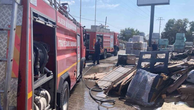 Ayvalık’ta otların tutuşmasıyla başlayan yangın seramik deposuna sıçradı