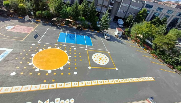 Bağcılar’daki okul bahçeleri renklendi