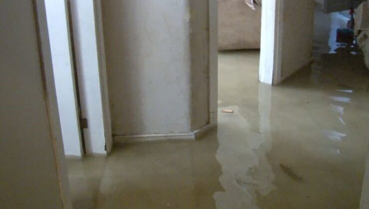 Bahçelievler’de sağanak yağış nedeniyle evleri su bastı