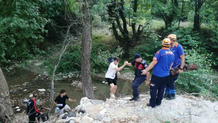 Balık tutmaya giderken kaybolan 3 genci AFAD ekipleri buldu