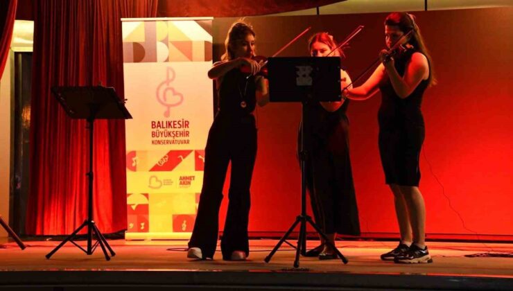 Balıkesir’in dört bir yanında konser coşkusu yaşandı