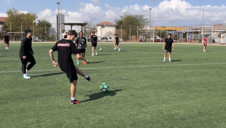 Bandırma’da geleceğin kadın futbolcuları seçmelerde ter döktü