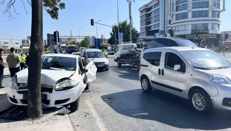 Başakşehir’de iki aracın karıştığı kazada 1’i ağır 4 kişi yaralandı