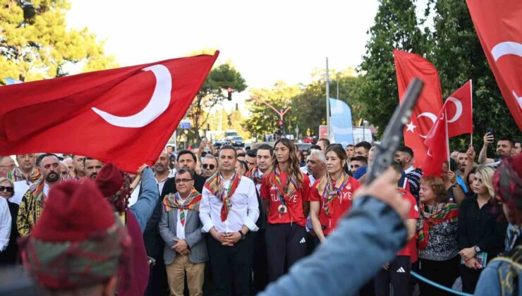 Başkan Akın: Kurtdereli Mehmet Pehlivan’a sahip çıkacağız