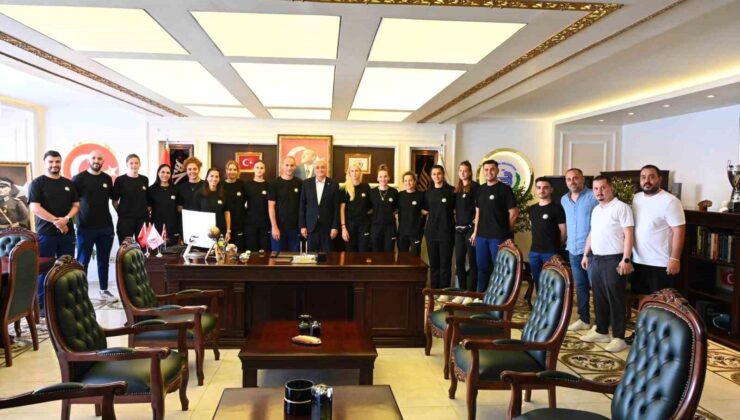 Başkan Bakkalcıoğlu’na “Bizim Kızlardan” ziyaret