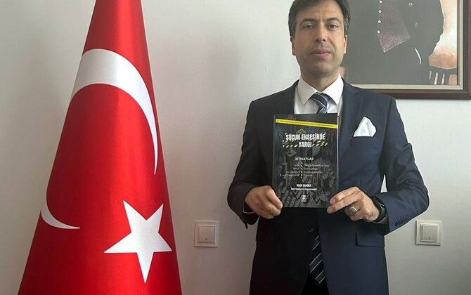 Bekir Şahiner, ’Suçun Ensesinde Yargı’ kitabını yayınladı