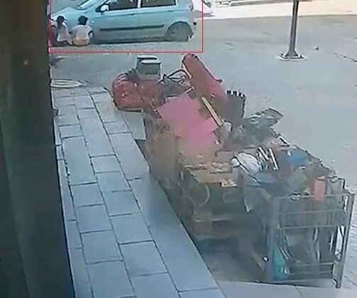 Beylikdüzü’nde kaldırımda oturan çocuklara araç çarptı: 1’i ağır 3 çocuk yaralandı