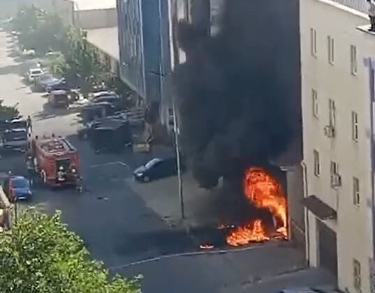 Beylikdüzü’nde korku dolu anlar: Trafo bomba gibi patladı