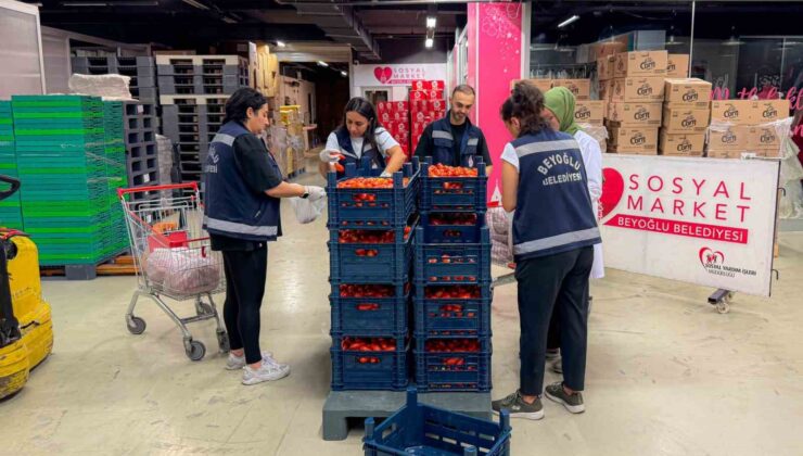 Beyoğlu Belediyesi 25 ton domatesi vatandaşlara ücretsiz olarak dağıttı
