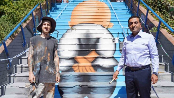 Beyoğlu Belediyesi, merdivenlere Filistin davasının sembollerinden ’Hanzala’ karakterini resmetti