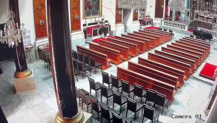 Beyoğlu’nda bir kiliseden hırsızlık kamerada