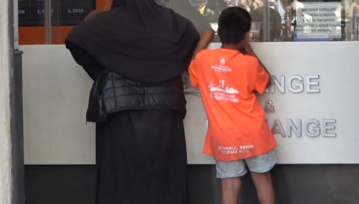Beyoğlu’nda kadın dilenci, turistlerden aldığı parayı döviz bürosunda TL’ye çevirdi