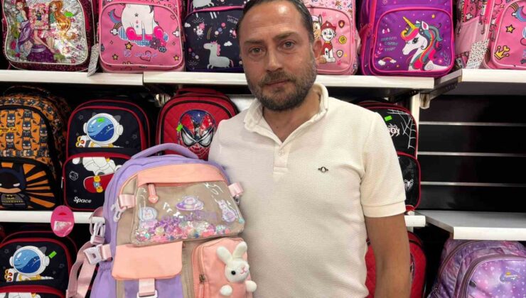 Bilecikli çanta satıcısı velileri okul çantası konusunda uyardı