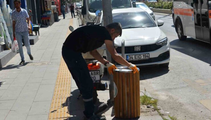 Bozüyük’te ana cadde üzerindeki çöp kovaları yenilendi