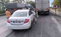 Bursa’da otomobil kamyona arkadan çarptı: 1’i ağır, 2 yaralı