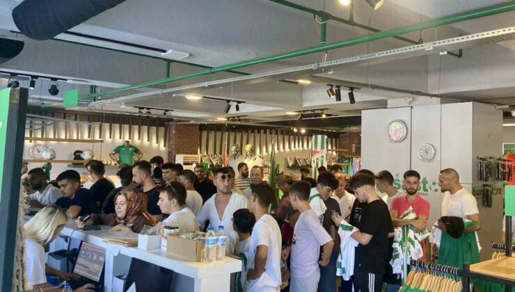 Bursaspor’un yeni sezon formalarına büyük ilgi
