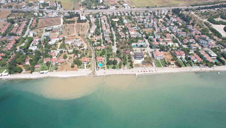 Büyükçekmece Kumburgaz’da denizin rengi değişti