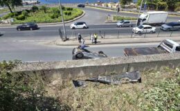 Çalışır vaziyetteki otomobil 6 metreden D-130 Karayolu’na uçtu: 1 yaralı