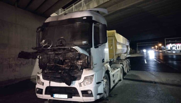 Çekmeköy-Şile Otoyolu’nda hafriyat kamyonu alev alev yandı