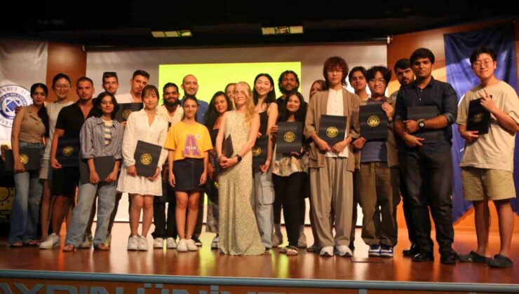 “Delightful İstanbul 2024: 34 ülkeden 200 öğrenci mezuniyet heyecanı yaşadı