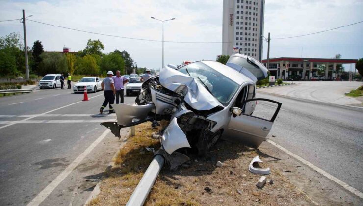 Direksiyon kontrolünü kaybetti, aydınlatma direğini devirdi