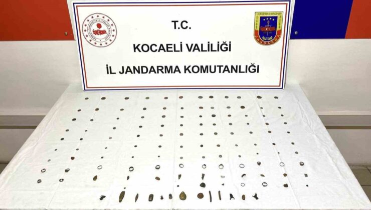 Durdurulan araçta tarihi eserler ele geçirildi