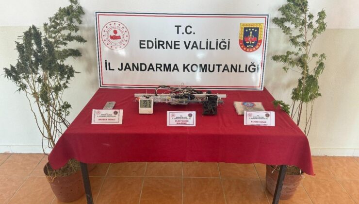 Edirne’de araçta ve evde yapılan aramada uyuşturucu çıktı