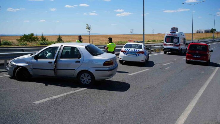 Edirne’de bariyerlere çarpan otomobildeki 2 kişi yaralandı