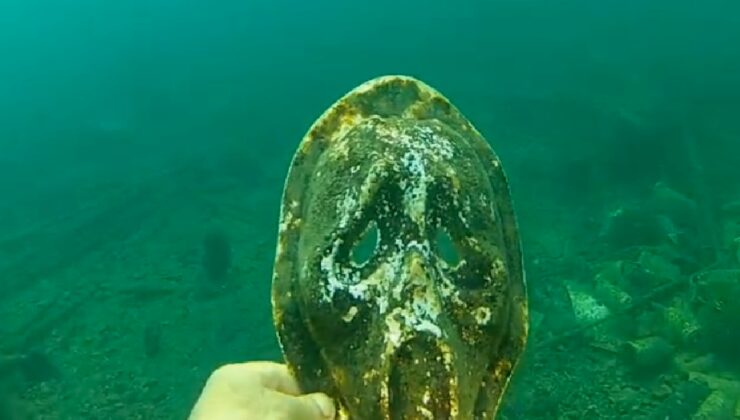 Erdek’te su altı görüntüleri denizin kirliliğini gözler önüne serdi