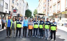 Esenyurt Belediye Başkanı Ahmet Özer, asfaltlama çalışmalarına katıldı