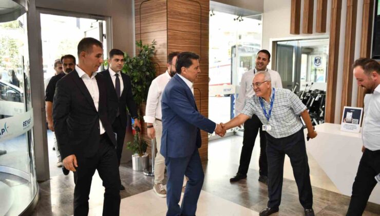 Esenyurt Belediye Başkanı şiddete uğrayan sağlık çalışanlarını evlerinde ve hastanede ziyaret etti