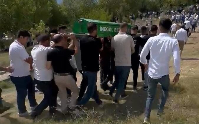 Genç mühendis trafik kazasında hayatını kaybetti