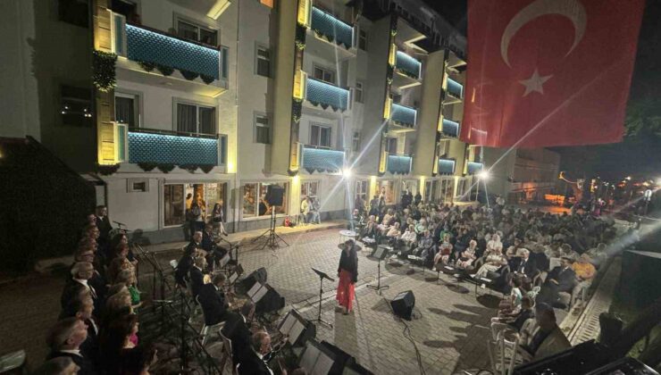İnegöl Belediyesi Türk Müziği Korosu Oylat’ta konser verdi