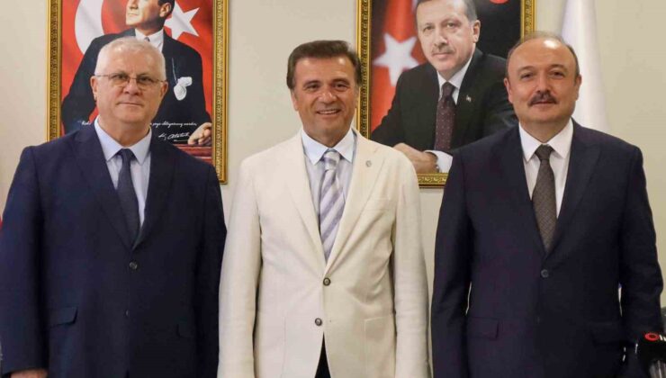 İstanbul Esenyurt Üniversitesi’nde devir teslim töreni yapıldı