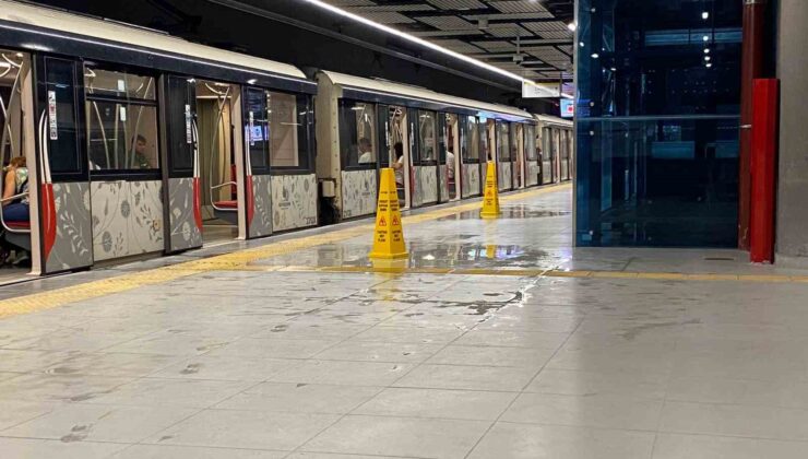 İstanbul’da metronun tavanından sular aktı