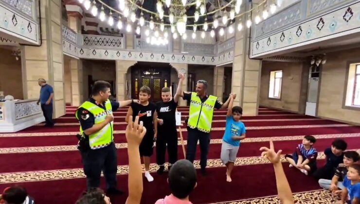 Jandarmadan 15 camide 210 Kur’an kursu öğrencisine trafik eğitimi