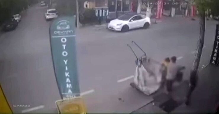 Kartal’da rögar kapağı hırsızları kamerada