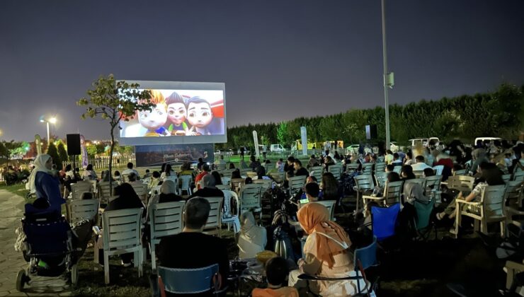 Kartepe’de çocuklar sinema keyfi yaşadı