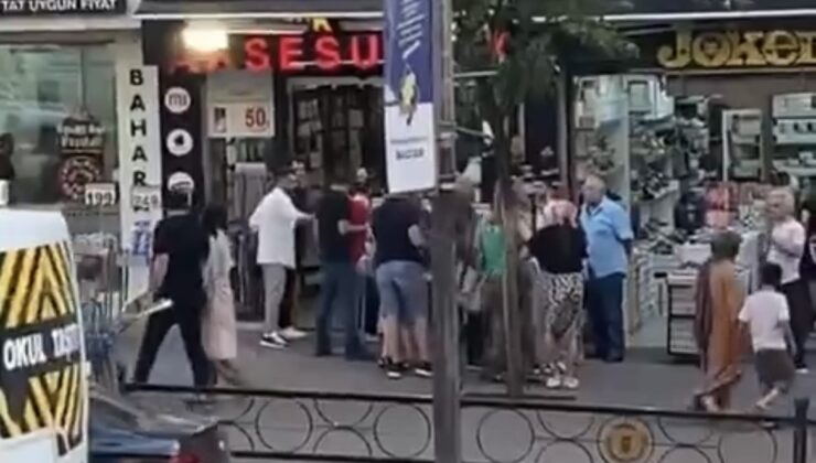 Kavgaya tutuşan kadınlar caddeyi birbirine kattı