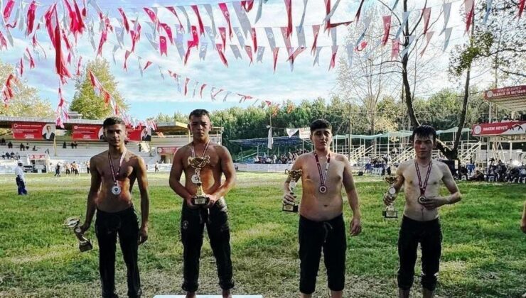 Körfezli güreşçiler Akyazı’da madalya kürsüsüne çıktı