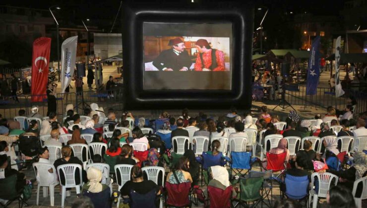 Küçükçekmece’de açık hava sinema günlerine yoğun ilgi