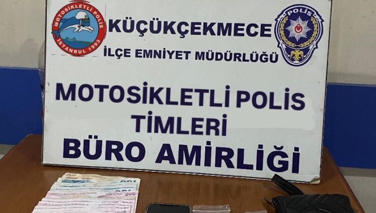 Küçükçekmece’de aracı durduran polis, telefon uygulamasıyla çalışan uyuşturucu zulasını ortaya çıkardı