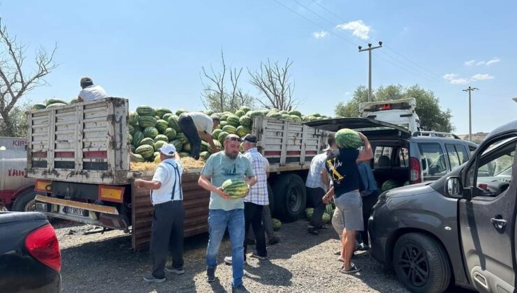 Lüleburgaz’da hayırseverler 25 ton karpuz dağıttı