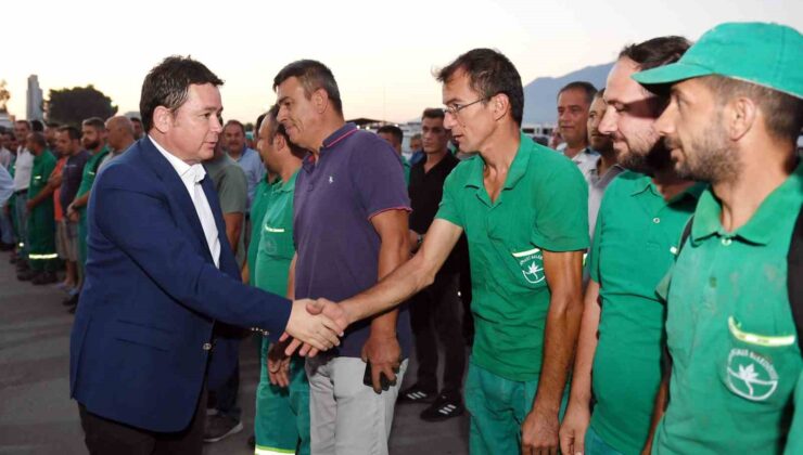 Maaşlarına zam alan işçilerden Başkan Aydın’a coşkulu karşılama