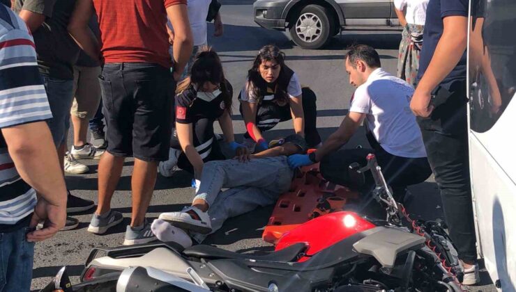 Minibüsle çarpışan 14 yaşındaki motosikletlinin ağır yaralandığı kaza kamerada