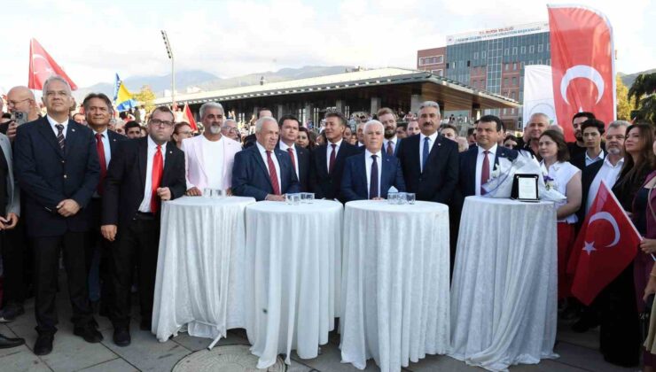 Osmangazi Belediyesi Zafer Bayramı’nı Atatürk Anıtı ile taçlandırdı